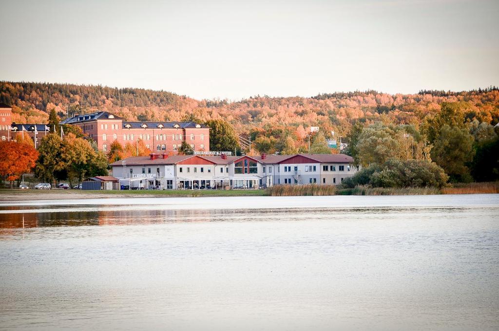 Hasse Pa Sjoekanten Hotell & Restaurang Jönköping Exterior foto